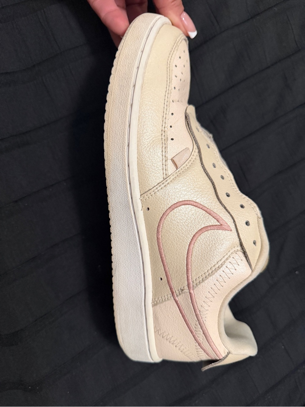 Nike Kids Low-Top Sneakers in Cream with Pink Swoosh